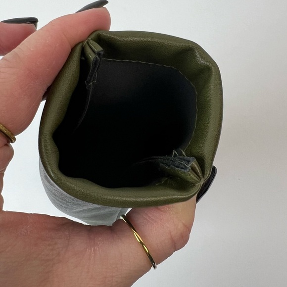 AIRE Green Sunglasses Case & Cleaning Cloth - Picture 3 of 6